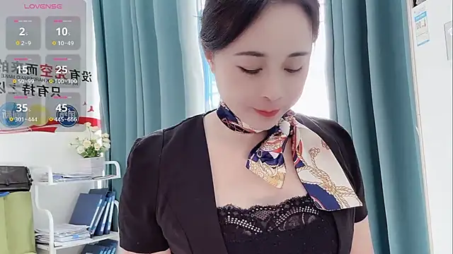 Qwi-V1 online show from 09.09.25