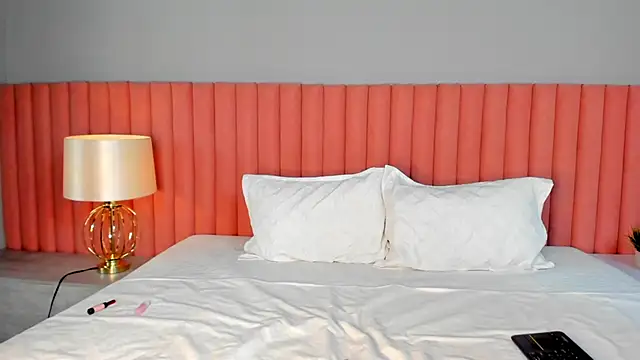 Snapshot of NathRossi chatting on 01.10.25 NathRossi online show from 01.10.25