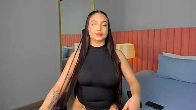 Snapshot of NathRossi chatting on 02.20.25 NathRossi online show from 02.20.25