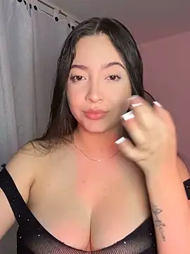 Snapshot of NathRossi chatting on 10.18.25 NathRossi online show from 10.18.25