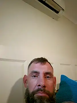 Snapshot of hornycouple6110 chatting on 12.21.24 hornycouple6110 online show from 12.21.24