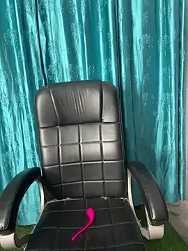 Snapshot of poision51 chatting on 02.10.25 poision51 online show from 02.10.25