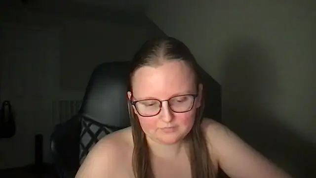 Snapshot of lexie_lilacs chatting on 02.18.25 lexie lilacs online show from 02.18.25