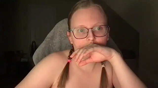 Snapshot of lexie_lilacs chatting on 02.28.25 lexie lilacs online show from 02.28.25