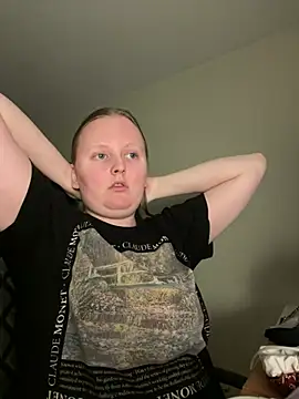 Snapshot of lexie_lilacs chatting on 03.18.25 lexie lilacs online show from 03.18.25