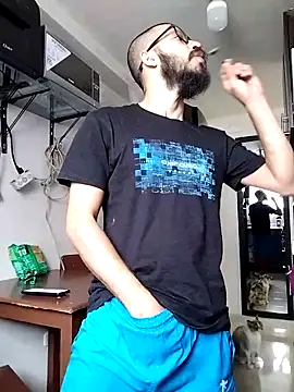 Snapshot of hairyserious chatting on 03.05.25 hairyserious online show from 03.05.25