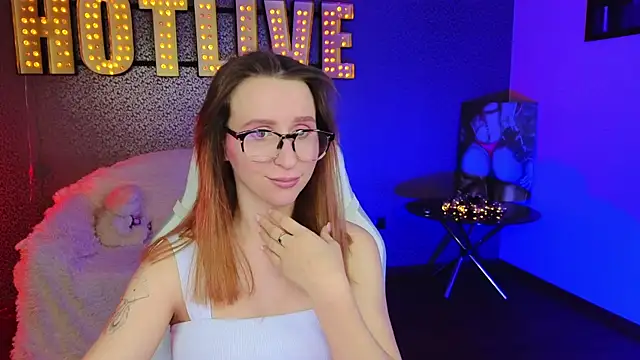 Snapshot of AliceBYKiss chatting on 12.13.24 AliceBYKiss online show from 12.13.24