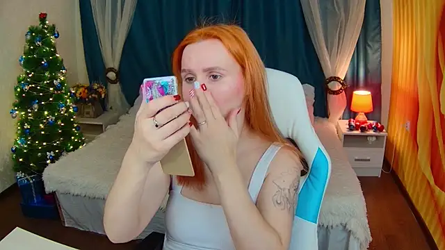 Snapshot of AliceBYKiss chatting on 12.24.24 AliceBYKiss online show from 12.24.24