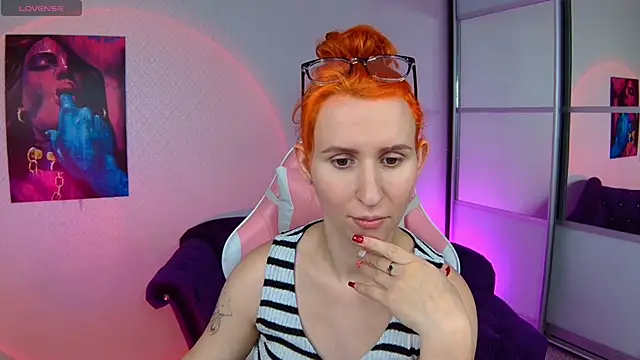 Snapshot of AliceBYKiss chatting on 02.02.25 AliceBYKiss online show from 02.02.25