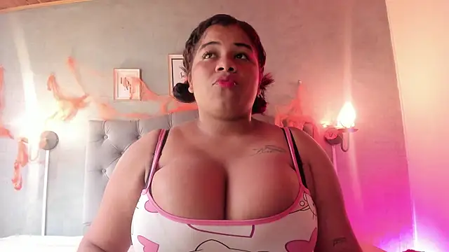 Snapshot of MeridaLane chatting on 10.15.25 MeridaLane online show from 10.15.25