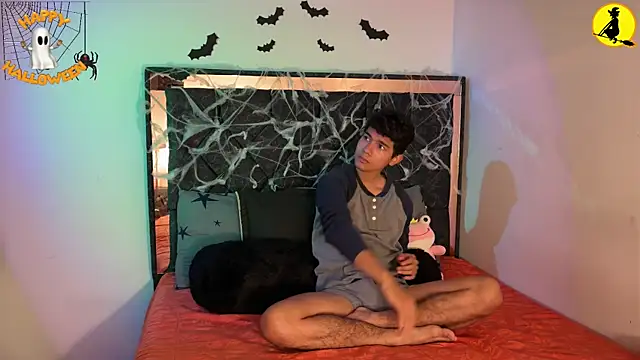 Snapshot of khonsu_s chatting on 10.20.25 khonsu s online show from 10.20.25