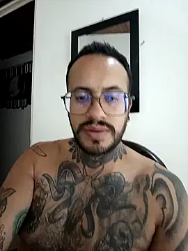 Snapshot of Nicky_smith__ chatting on 12.13.24 Nicky smith online show from 12.13.24