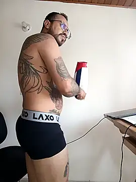 Snapshot of Nicky_smith__ chatting on 12.14.24 Nicky smith online show from 12.14.24