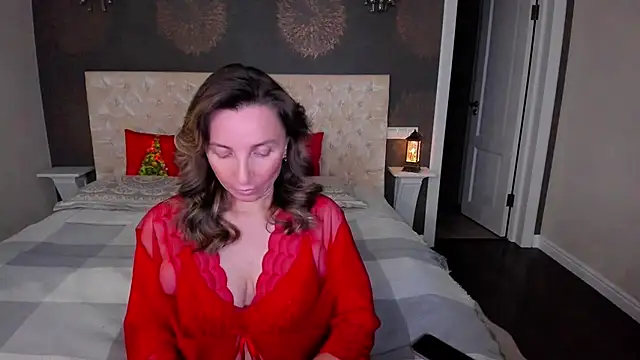 Snapshot of AllisonWilliams chatting on 12.24.24 AllisonWilliams online show from 12.24.24