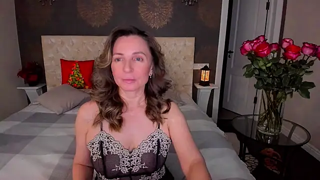 Snapshot of AllisonWilliams chatting on 12.26.24 AllisonWilliams online show from 12.26.24