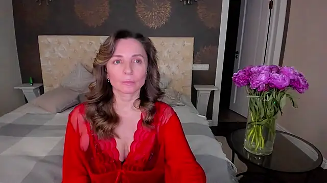 Snapshot of AllisonWilliams chatting on 02.06.25 AllisonWilliams online show from 02.06.25