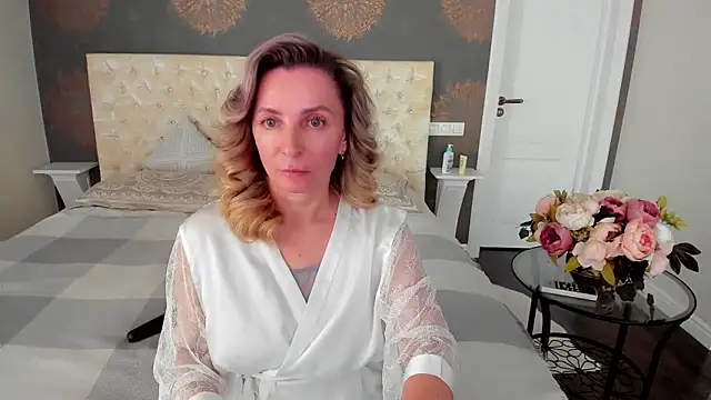 Snapshot of AllisonWilliams chatting on 09.08.25 AllisonWilliams online show from 09.08.25