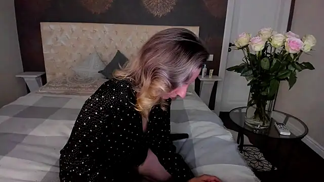 Snapshot of AllisonWilliams chatting on 10.01.25 AllisonWilliams online show from 10.01.25