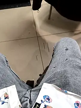 Snapshot of faaseel chatting on 02.14.25 faaseel online show from 02.14.25