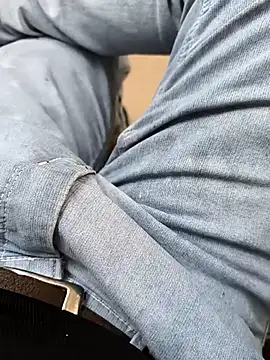 Snapshot of faaseel chatting on 03.17.25 faaseel online show from 03.17.25