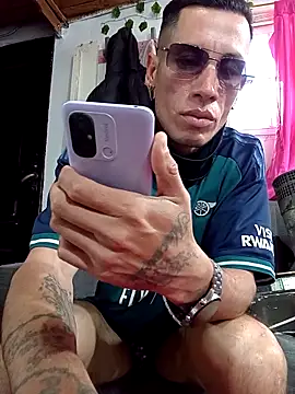 Snapshot of FlacoDani chatting on 10.07.25 FlacoDani online show from 10.07.25