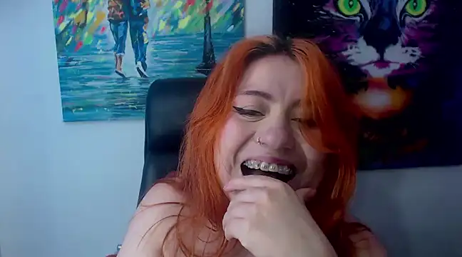 Snapshot of XxMiaSexxyHotxX chatting on 03.10.25 XxMiaSexxyHotxX online show from 03.10.25