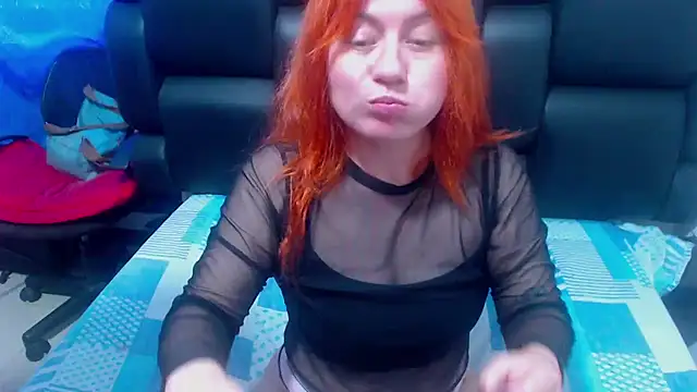 Snapshot of XxMiaSexxyHotxX chatting on 10.09.25 XxMiaSexxyHotxX online show from 10.09.25