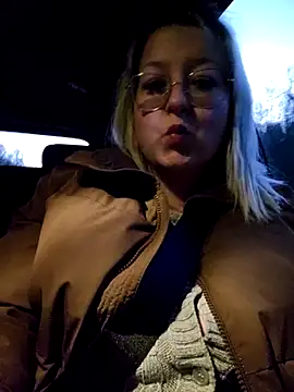 Snapshot of Lillyloo_ chatting on 03.10.25 Lillyloo online show from 03.10.25