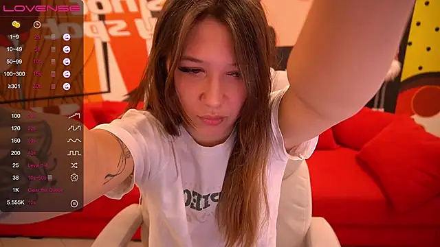 Snapshot of DreamyLinaa chatting on 12.27.24 DreamyLinaa online show from 12.27.24