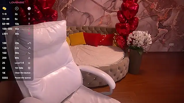 Snapshot of DreamyLinaa chatting on 02.22.25 DreamyLinaa online show from 02.22.25