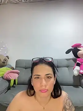 Snapshot of Leyna_Kenet chatting on 12.06.24 Leyna Kenet online show from 12.06.24