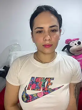 Snapshot of Leyna_Kenet chatting on 12.12.24 Leyna Kenet online show from 12.12.24