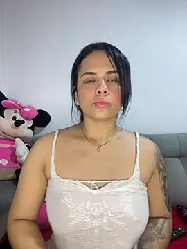 Snapshot of Leyna_Kenet chatting on 12.24.24 Leyna Kenet online show from 12.24.24