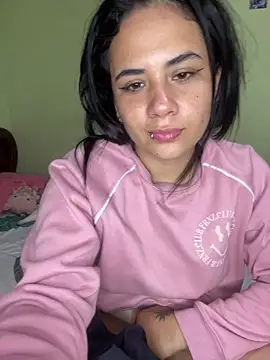 Snapshot of Leyna_Kenet chatting on 01.07.25 Leyna Kenet online show from 01.07.25