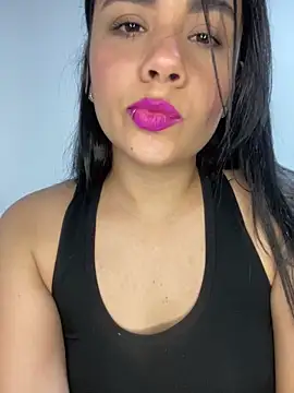 Snapshot of Leyna_Kenet chatting on 01.29.25 Leyna Kenet online show from 01.29.25