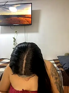 Snapshot of Leyna_Kenet chatting on 09.28.25 Leyna Kenet online show from 09.28.25