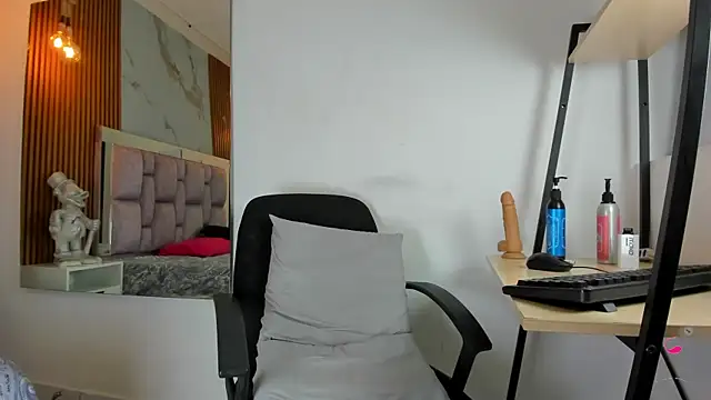 Snapshot of _Brihan chatting on 12.14.24  Brihan online show from 12.14.24