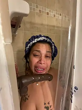 Snapshot of shyfr34k chatting on 12.29.24 shyfr34k online show from 12.29.24