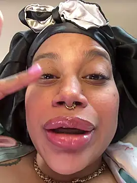 Snapshot of shyfr34k chatting on 02.06.25 shyfr34k online show from 02.06.25