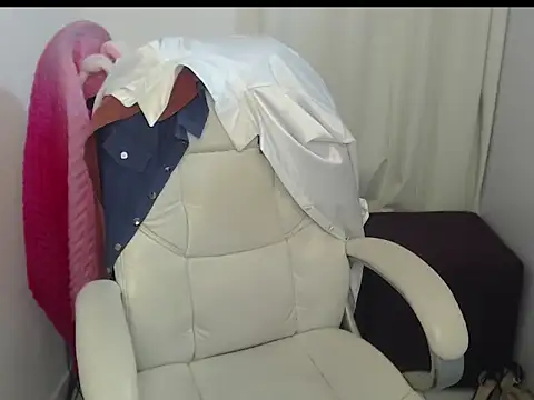 Snapshot of Xileny-Halliwey chatting on 01.25.25 Xileny-Halliwey online show from 01.25.25