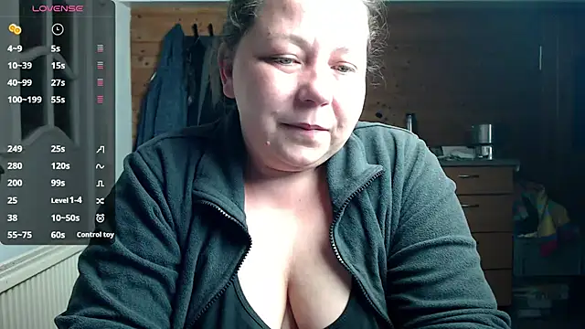 Snapshot of KasiaPrivat chatting on 02.27.25 KasiaPrivat online show from 02.27.25