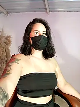 Snapshot of Aiunii1 chatting on 10.28.25 Aiunii1 online show from 10.28.25