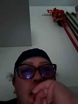 Snapshot of Darly_Gomez chatting on 10.18.25 Darly Gomez online show from 10.18.25