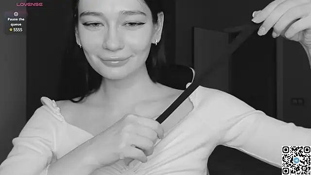 Snapshot of Misty_Rose chatting on 01.13.25 Misty Rose online show from 01.13.25