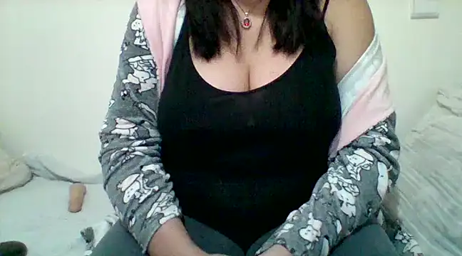 Snapshot of spicy_loulou chatting on 12.10.24 spicy loulou online show from 12.10.24