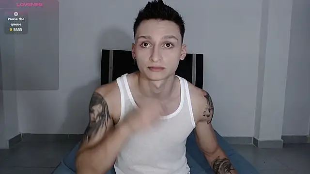 Snapshot of arthurphoenix_ chatting on 12.20.24 arthurphoenix online show from 12.20.24