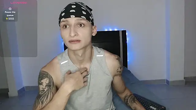 Snapshot of arthurphoenix_ chatting on 12.21.24 arthurphoenix online show from 12.21.24