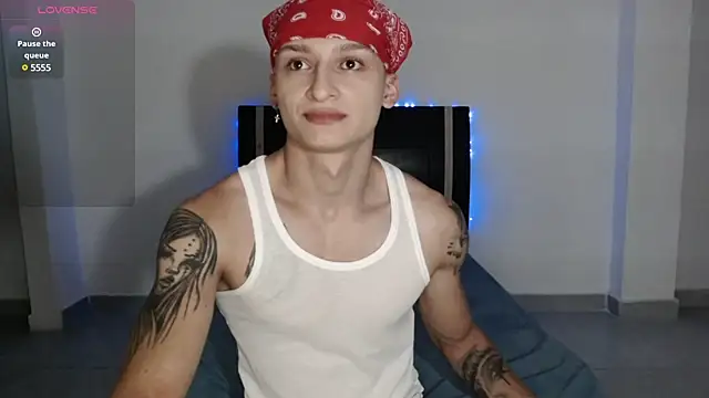 Snapshot of arthurphoenix_ chatting on 12.23.24 arthurphoenix online show from 12.23.24