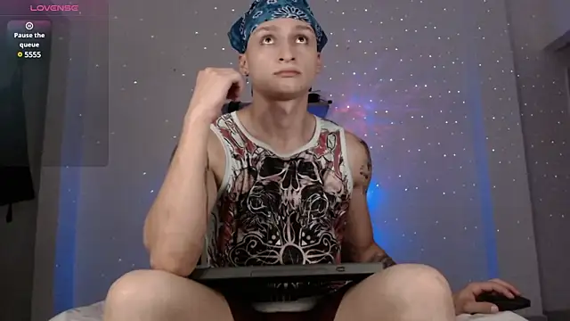 Snapshot of arthurphoenix_ chatting on 12.28.24 arthurphoenix online show from 12.28.24