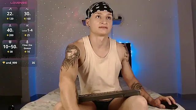 Snapshot of arthurphoenix_ chatting on 12.31.24 arthurphoenix online show from 12.31.24